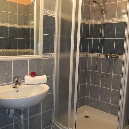 Πανσιόν Rezidence Bradfort 2*